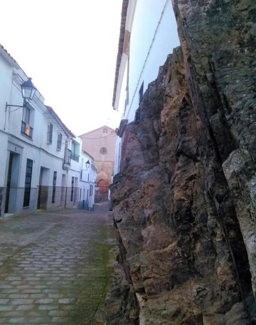 Casa Rural La Fuente Segura de León Eksteriør billede