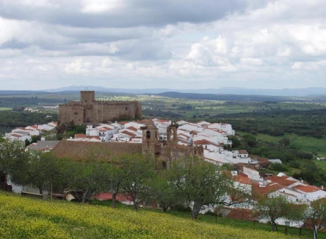 Casa Rural La Fuente Segura de León Eksteriør billede